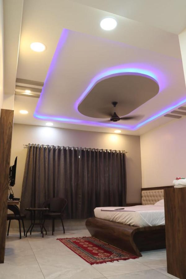 Pawan Executive Tuljapur Exterior foto